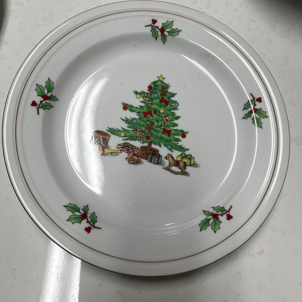 Holiday Hostess Christmas Tree Dsg 4 pc Set 22kt Gold Band Dinner Plates 10 1/2"